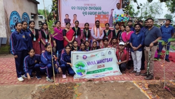 Volunteers and cadets of YRC,NSS and NCC are participated in 4.PLANTATION DRIVE at Mantrimunda which is organised by KUCHINDA WILDLIFE RANGE